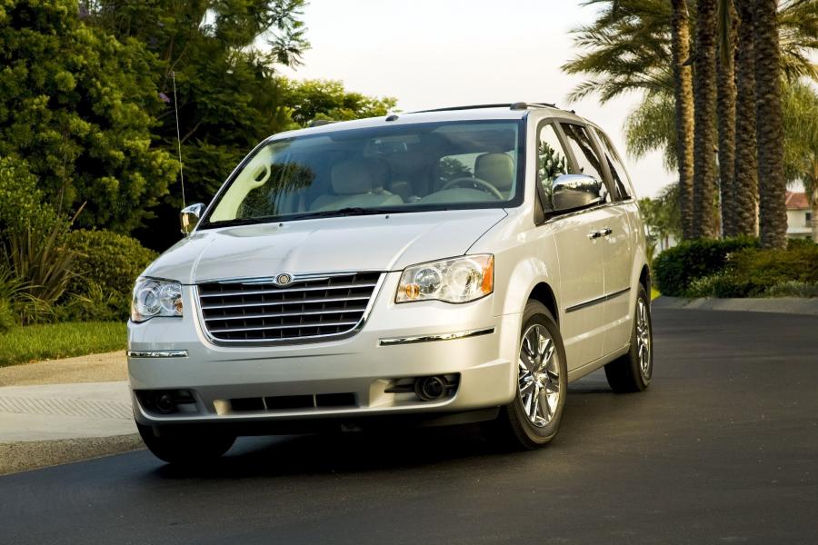  Chrysler Town & Country 2008 года  (фото 2 из 69)
